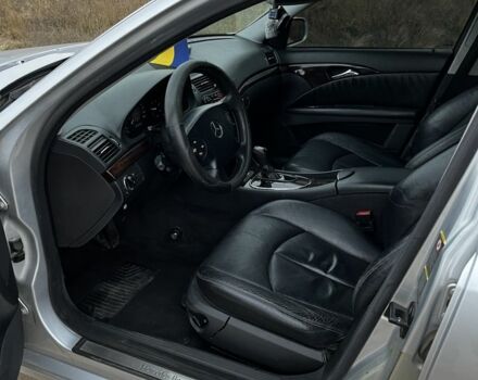 Серый Мерседес 220, объемом двигателя 2.1 л и пробегом 293 тыс. км за 7100 $, фото 10 на Automoto.ua