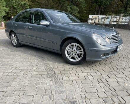 Серый Мерседес 220, объемом двигателя 2.1 л и пробегом 263 тыс. км за 10500 $, фото 1 на Automoto.ua