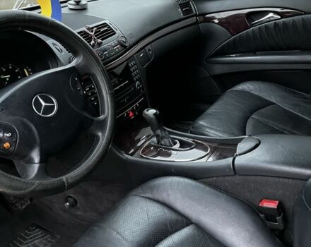 Серый Мерседес 220, объемом двигателя 2.1 л и пробегом 293 тыс. км за 7100 $, фото 9 на Automoto.ua