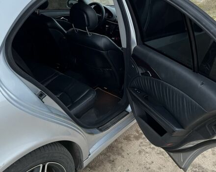 Серый Мерседес 220, объемом двигателя 2.1 л и пробегом 293 тыс. км за 7100 $, фото 6 на Automoto.ua