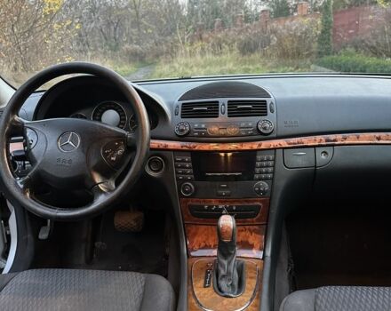Серый Мерседес 220, объемом двигателя 2.2 л и пробегом 311 тыс. км за 3420 $, фото 5 на Automoto.ua