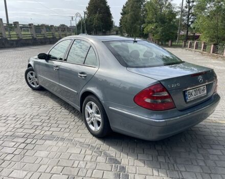 Серый Мерседес 220, объемом двигателя 2.1 л и пробегом 263 тыс. км за 10500 $, фото 5 на Automoto.ua