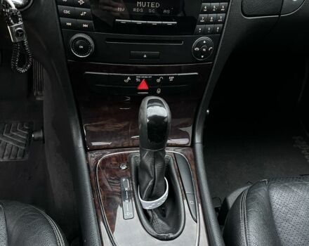 Серый Мерседес 220, объемом двигателя 2.1 л и пробегом 293 тыс. км за 7100 $, фото 3 на Automoto.ua