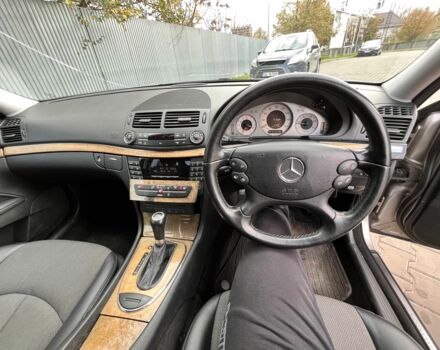 Серый Мерседес 220, объемом двигателя 2.2 л и пробегом 130 тыс. км за 3600 $, фото 8 на Automoto.ua