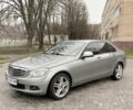 Серый Мерседес 220, объемом двигателя 2.1 л и пробегом 256 тыс. км за 5600 $, фото 2 на Automoto.ua