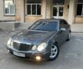 Сірий Мерседес 220, об'ємом двигуна 2.2 л та пробігом 300 тис. км за 8193 $, фото 1 на Automoto.ua