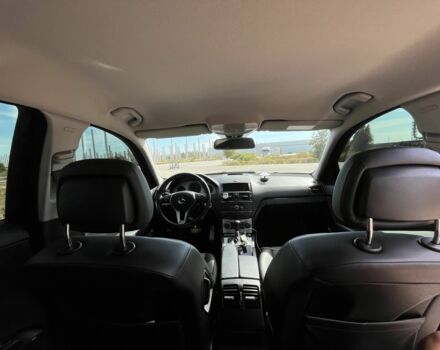 Серый Мерседес 220, объемом двигателя 2.1 л и пробегом 271 тыс. км за 12000 $, фото 17 на Automoto.ua