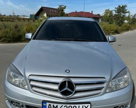 Серый Мерседес 220, объемом двигателя 2.1 л и пробегом 271 тыс. км за 12000 $, фото 2 на Automoto.ua