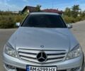 Серый Мерседес 220, объемом двигателя 2.1 л и пробегом 271 тыс. км за 12000 $, фото 2 на Automoto.ua