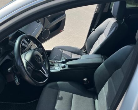 Серый Мерседес 220, объемом двигателя 2.1 л и пробегом 271 тыс. км за 12000 $, фото 15 на Automoto.ua