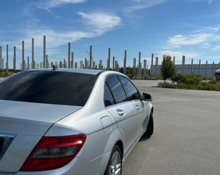 Серый Мерседес 220, объемом двигателя 2.1 л и пробегом 271 тыс. км за 12000 $, фото 4 на Automoto.ua