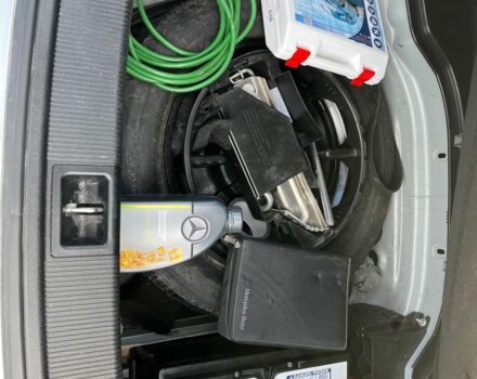 Серый Мерседес 220, объемом двигателя 2.1 л и пробегом 271 тыс. км за 12000 $, фото 10 на Automoto.ua