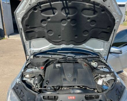 Серый Мерседес 220, объемом двигателя 2.1 л и пробегом 271 тыс. км за 12000 $, фото 7 на Automoto.ua