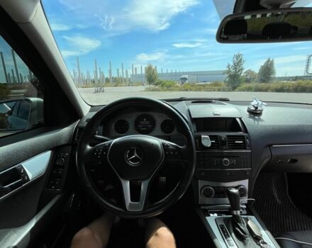 Серый Мерседес 220, объемом двигателя 2.1 л и пробегом 271 тыс. км за 12000 $, фото 18 на Automoto.ua