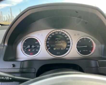 Серый Мерседес 220, объемом двигателя 2.1 л и пробегом 271 тыс. км за 12000 $, фото 11 на Automoto.ua