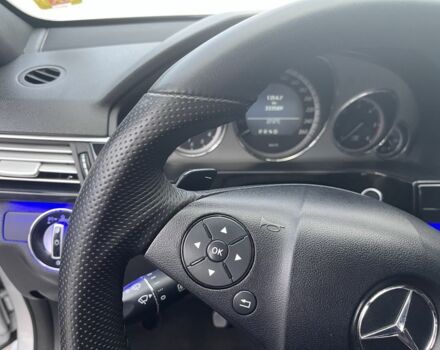 Серый Мерседес 220, объемом двигателя 2.1 л и пробегом 320 тыс. км за 10000 $, фото 10 на Automoto.ua