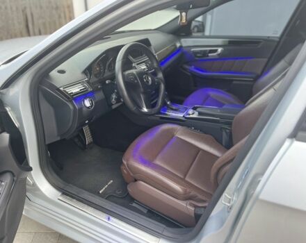 Серый Мерседес 220, объемом двигателя 2.1 л и пробегом 320 тыс. км за 10000 $, фото 9 на Automoto.ua