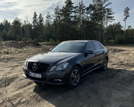 Серый Мерседес 220, объемом двигателя 2.1 л и пробегом 315 тыс. км за 9000 $, фото 4 на Automoto.ua