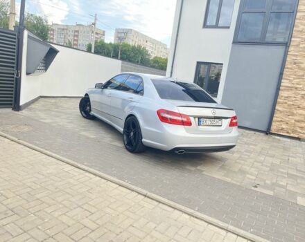 Серый Мерседес 220, объемом двигателя 2.1 л и пробегом 320 тыс. км за 10000 $, фото 6 на Automoto.ua