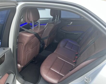 Серый Мерседес 220, объемом двигателя 2.1 л и пробегом 320 тыс. км за 10000 $, фото 12 на Automoto.ua