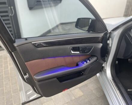 Серый Мерседес 220, объемом двигателя 2.1 л и пробегом 320 тыс. км за 10000 $, фото 8 на Automoto.ua