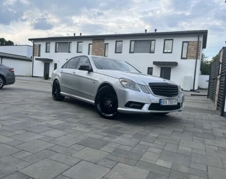 Серый Мерседес 220, объемом двигателя 2.1 л и пробегом 320 тыс. км за 10000 $, фото 2 на Automoto.ua