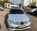 Серый Мерседес 220, объемом двигателя 2.1 л и пробегом 132 тыс. км за 11900 $, фото 1 на Automoto.ua