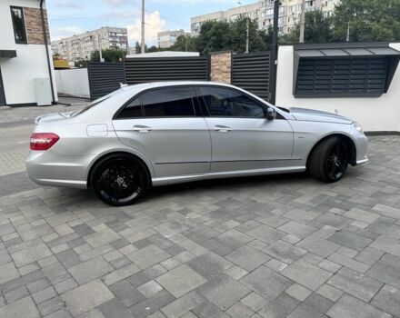 Серый Мерседес 220, объемом двигателя 2.1 л и пробегом 320 тыс. км за 10000 $, фото 4 на Automoto.ua