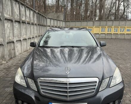 Серый Мерседес 220, объемом двигателя 2.1 л и пробегом 226 тыс. км за 10600 $, фото 1 на Automoto.ua