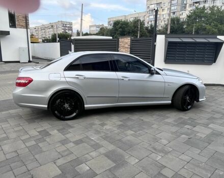 Серый Мерседес 220, объемом двигателя 2.1 л и пробегом 320 тыс. км за 10000 $, фото 3 на Automoto.ua