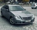 Серый Мерседес 220, объемом двигателя 2.1 л и пробегом 321 тыс. км за 9500 $, фото 2 на Automoto.ua