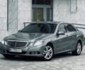 Серый Мерседес 220, объемом двигателя 2.1 л и пробегом 321 тыс. км за 9500 $, фото 1 на Automoto.ua