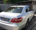Серый Мерседес 220, объемом двигателя 2.1 л и пробегом 300 тыс. км за 10000 $, фото 1 на Automoto.ua