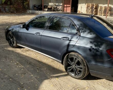 Серый Мерседес 220, объемом двигателя 2.1 л и пробегом 290 тыс. км за 10500 $, фото 4 на Automoto.ua