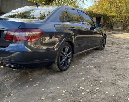 Серый Мерседес 220, объемом двигателя 2.1 л и пробегом 290 тыс. км за 10500 $, фото 3 на Automoto.ua