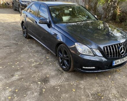 Серый Мерседес 220, объемом двигателя 2.1 л и пробегом 290 тыс. км за 10500 $, фото 2 на Automoto.ua