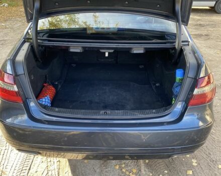 Серый Мерседес 220, объемом двигателя 2.1 л и пробегом 290 тыс. км за 10500 $, фото 6 на Automoto.ua