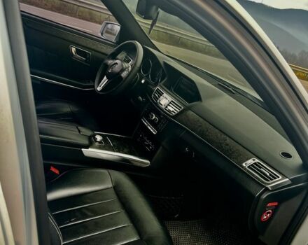 Серый Мерседес 220, объемом двигателя 2.1 л и пробегом 300 тыс. км за 18000 $, фото 3 на Automoto.ua