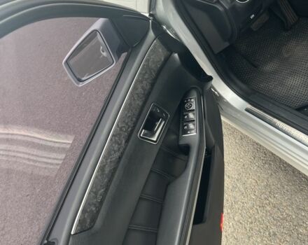 Серый Мерседес 220, объемом двигателя 2.1 л и пробегом 300 тыс. км за 18000 $, фото 5 на Automoto.ua