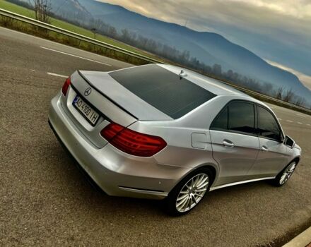 Серый Мерседес 220, объемом двигателя 2.1 л и пробегом 300 тыс. км за 18000 $, фото 2 на Automoto.ua