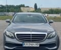 Серый Мерседес 220, объемом двигателя 2 л и пробегом 118 тыс. км за 19800 $, фото 1 на Automoto.ua
