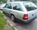 Сірий Мерседес 220, об'ємом двигуна 2.2 л та пробігом 500 тис. км за 1503 $, фото 1 на Automoto.ua