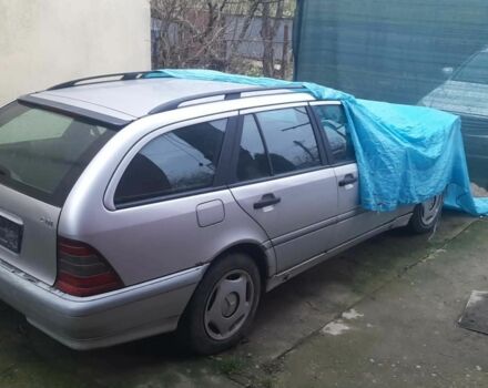 Сірий Мерседес 220, об'ємом двигуна 2.2 л та пробігом 300 тис. км за 600 $, фото 2 на Automoto.ua