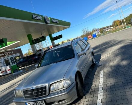 Серый Мерседес 220, объемом двигателя 2.2 л и пробегом 330 тыс. км за 2400 $, фото 1 на Automoto.ua