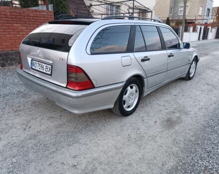 Серый Мерседес 220, объемом двигателя 2.1 л и пробегом 450 тыс. км за 1850 $, фото 2 на Automoto.ua