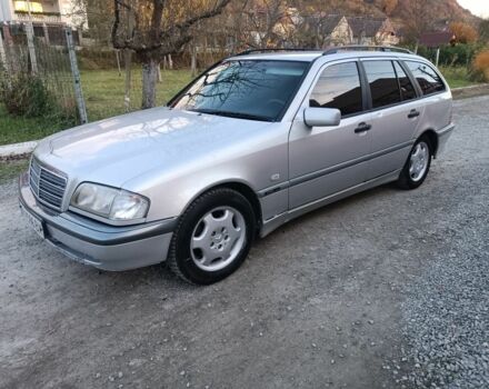 Серый Мерседес 220, объемом двигателя 2.1 л и пробегом 450 тыс. км за 1850 $, фото 3 на Automoto.ua