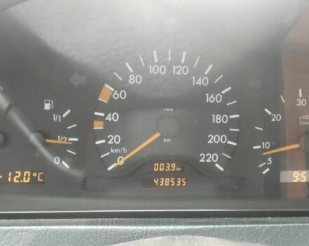 Серый Мерседес 220, объемом двигателя 2.1 л и пробегом 438 тыс. км за 3000 $, фото 9 на Automoto.ua