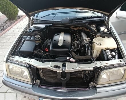 Серый Мерседес 220, объемом двигателя 2.1 л и пробегом 450 тыс. км за 1850 $, фото 5 на Automoto.ua