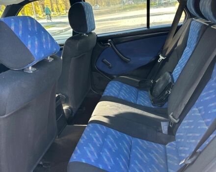 Серый Мерседес 220, объемом двигателя 2.2 л и пробегом 330 тыс. км за 2400 $, фото 5 на Automoto.ua