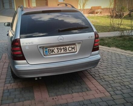 Сірий Мерседес 220, об'ємом двигуна 2.1 л та пробігом 428 тис. км за 4400 $, фото 3 на Automoto.ua